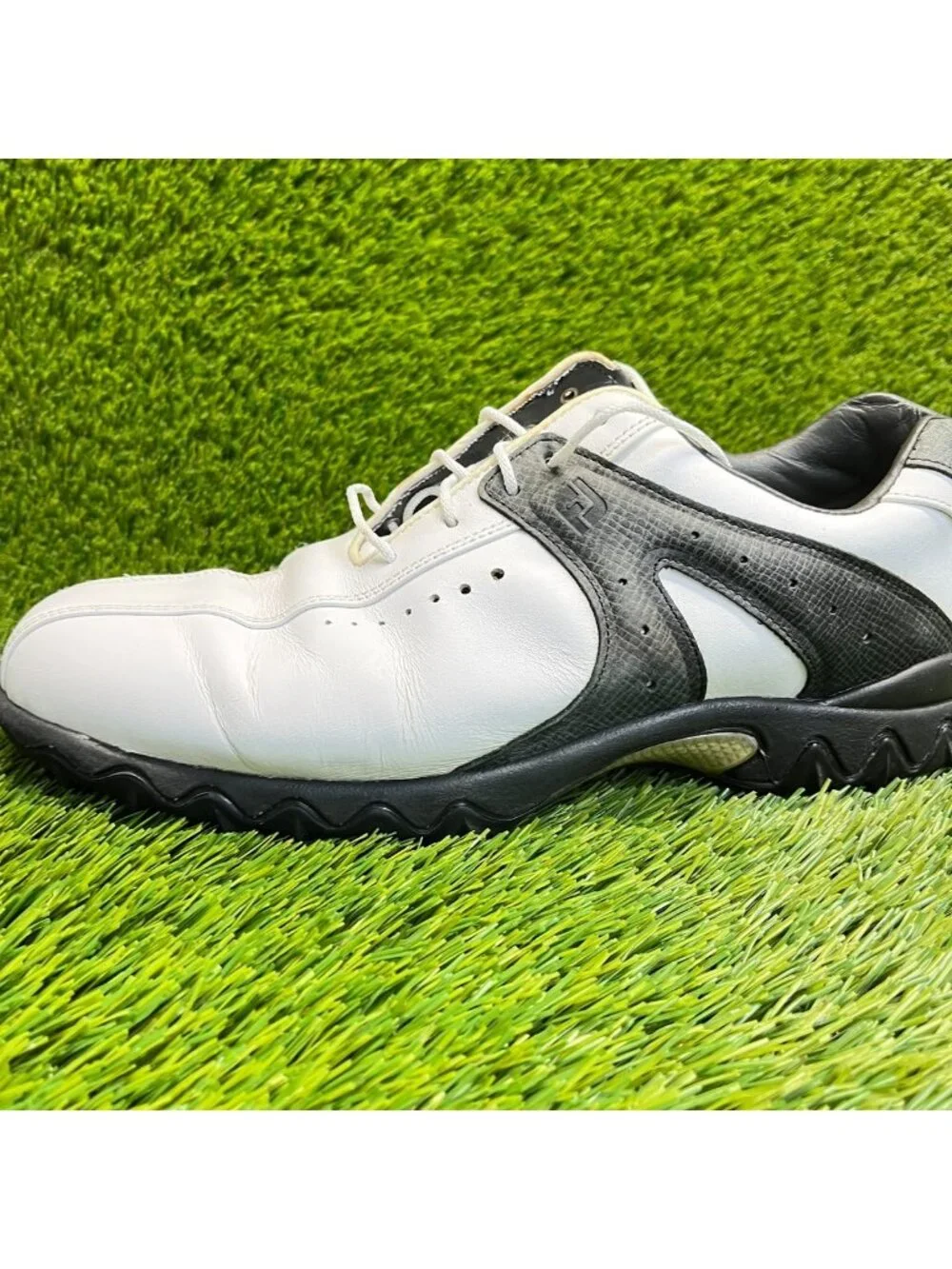 FootJoy Contour Series Mens Size 10 White Black Leather Outdoor Golf Cleats